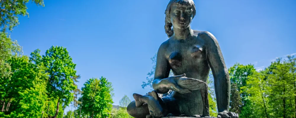 Ratnyčėlė sculpture beside the Ratnyčia stream in Druskininkai