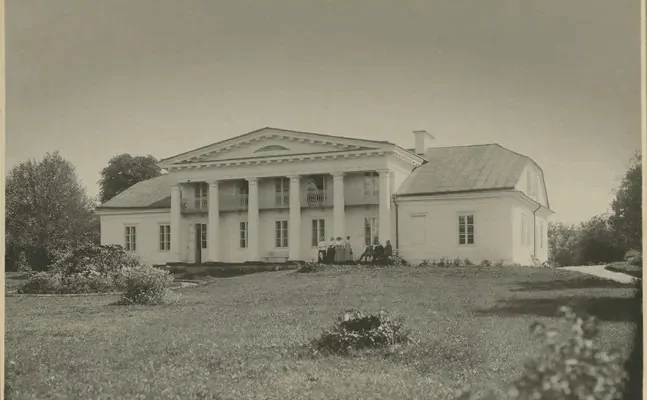 Historic view of Leipalingis Manor in the early twentieth century